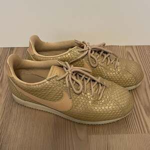 Nike Women's Classic Cortez SE Bio Beige Sz 10